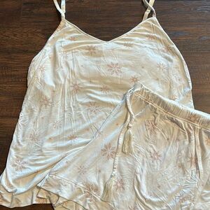 Soma, Large PJ set. EUC cream with peach stars.